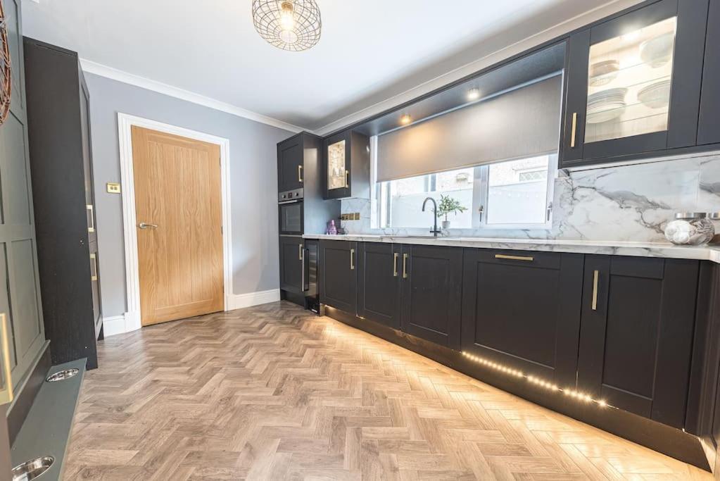 Вилла Luxury Townhouse In Вёкингтон Экстерьер фото