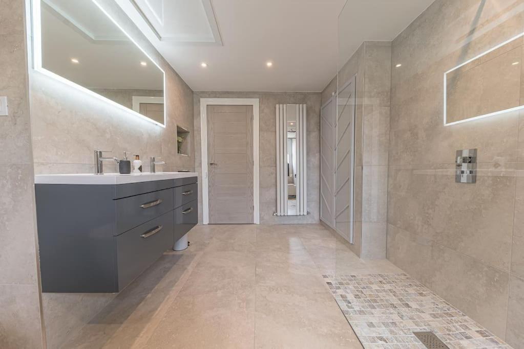 Вилла Luxury Townhouse In Вёкингтон Экстерьер фото