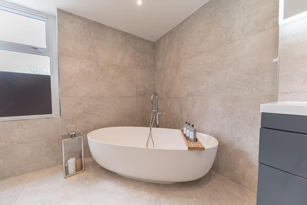 Вилла Luxury Townhouse In Вёкингтон Экстерьер фото